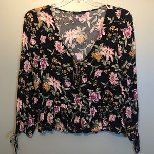 AMERICAN EAGLE Floral Blouse